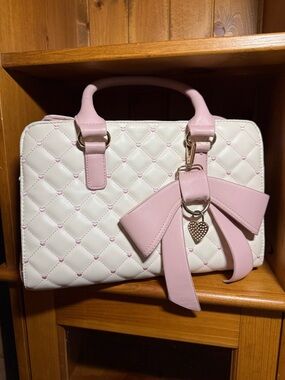 Elegant Quilted Cream Satchel with Pink Bow Accent